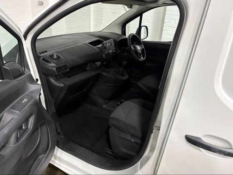 Vauxhall Combo L2H1 2300 DYNAMIC 13