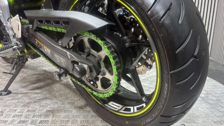 Kawasaki Z900 2019 69 PLATE FULL AKRAPOVIC ONLY 15K STUNNING NAKED BIKE 49