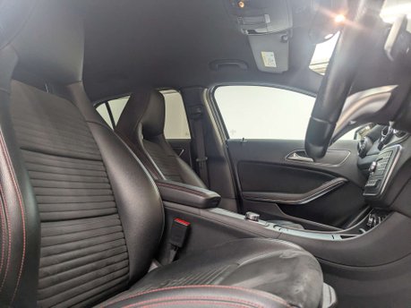 Mercedes-Benz GLA 2.1 GLA 200 D AMG Line Auto 5dr 31