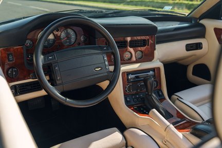 Aston Martin Virage Volante 15