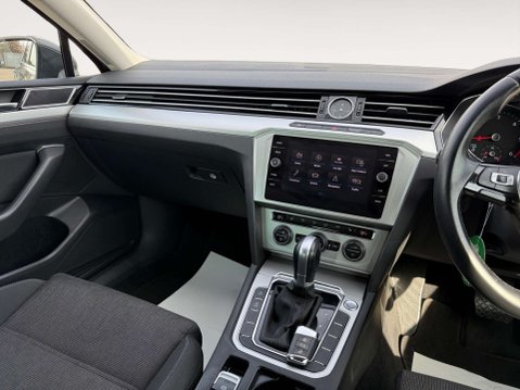 Volkswagen Passat 1.6 Passat SE Business TDI BlueMotion Technology Semi-Auto 4dr 11
