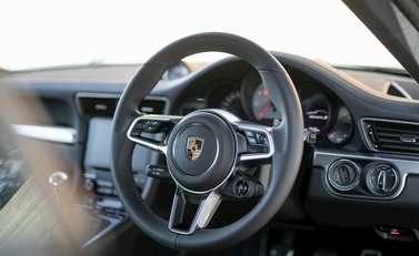 Porsche 911 (991.2) Carrera S 11