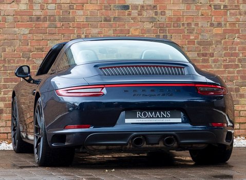 Porsche 911 Targa 4 GTS (991.2) 3