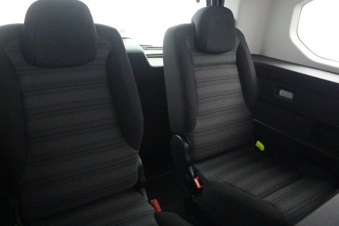 Vauxhall Combo Life 5dr 100kW Design 50kWh XL 7 Seat Electric Auto 11kW Charger 9
