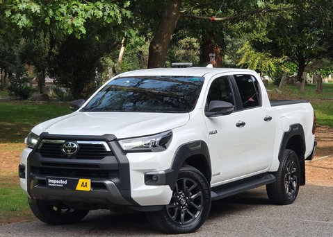 Toyota Hilux 2.8 HI-Luxury Invincible X D-4D 4WD Double Cab Auto 4WD 5dr 2