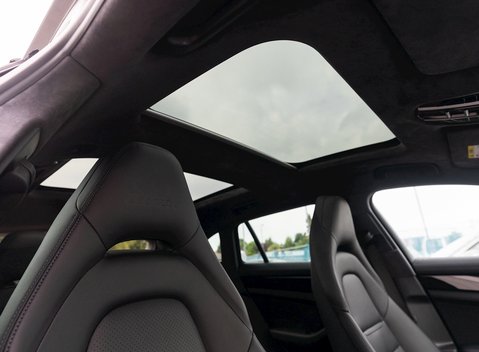 Porsche Panamera Turbo Sport Turismo 13