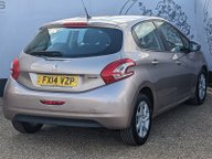 Peugeot 208 HDI ACTIVE 9