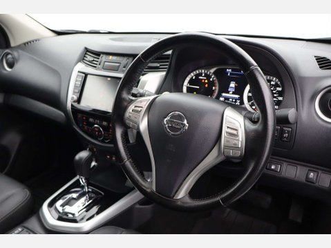 Nissan Navara 2.3 Navara Tekna dCi Auto 4WD 5dr 14