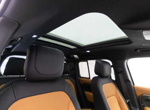 Land Rover Defender X 8