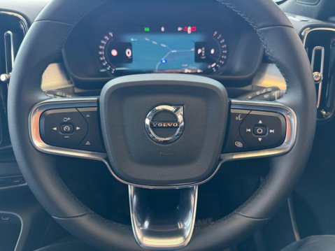Volvo XC40 2.0 B3 MHEV Ultra Black Edition DCT Auto Euro 6 (s/s) 5dr 25