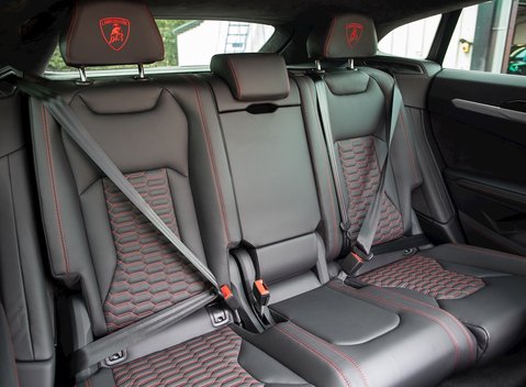 Lamborghini Urus 13