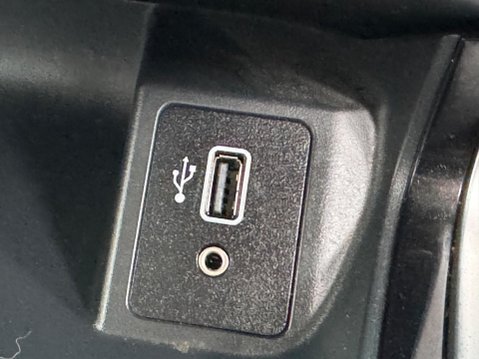 Nissan Navara 2.3 dCi Tekna Auto 4WD Euro 6 4dr 28