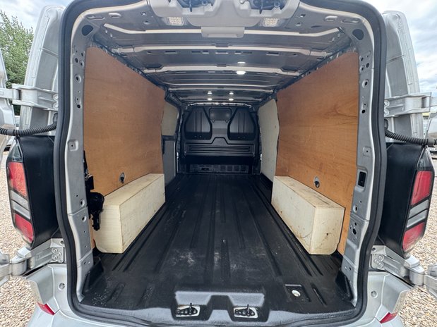 Ford Transit Custom LWB L2H1 Low Roof Limited 300 Air Con Alloys Camera Sensors EURO 6 9