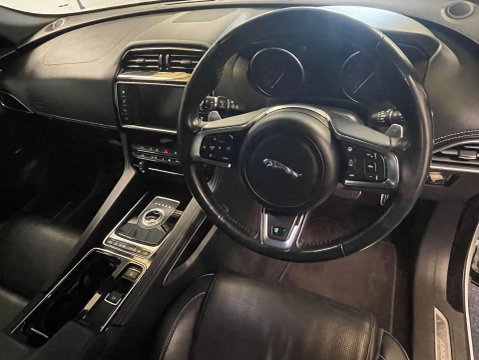 Jaguar F-Pace 2.0 F-PACE R-Sport AWD D Auto 4WD 5dr 15