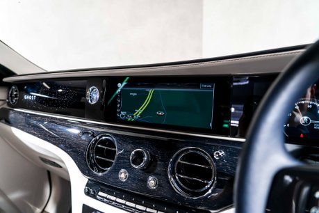 Rolls-Royce Ghost V12. STARLIGHT. H, C & M SEATS. REAR ENTERTAINMENT. HUD. A/CRUISE CONTROL 59