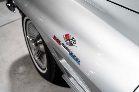 Chevrolet Corvette Stingray SPLIT WINDOW MANUAL FUELIE. FULL RESTO. MATCHING NUMBERS. IMMACULATE. 25