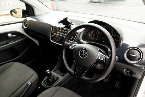 Volkswagen Up R-LINE 4