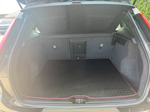 Volvo XC40 2.0 D3 Momentum SUV 5dr Diesel Auto Euro 6 (s/s) (150 ps) 10