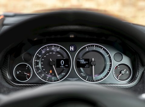 Aston Martin V12 Vantage AMR 15