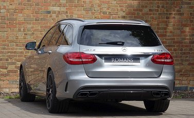 Mercedes-Benz C63 S Estate 21