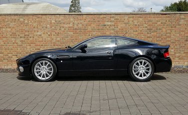 Aston Martin Vanquish S 6