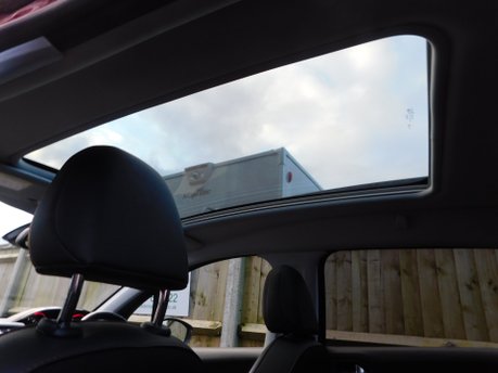 Peugeot 2008 1.5 BLUEHDI GT LINE 5 Dr 11