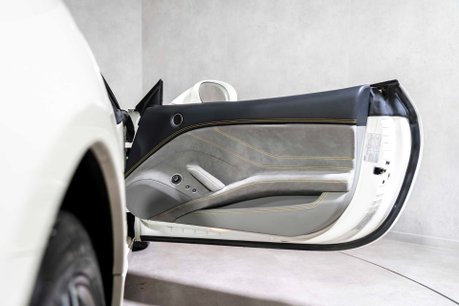 Ferrari California T. MAGNERIDE SUSPENSION. BESPOKE INTERIOR. TWO-TONE BODYWORK. CARPLAY. 18