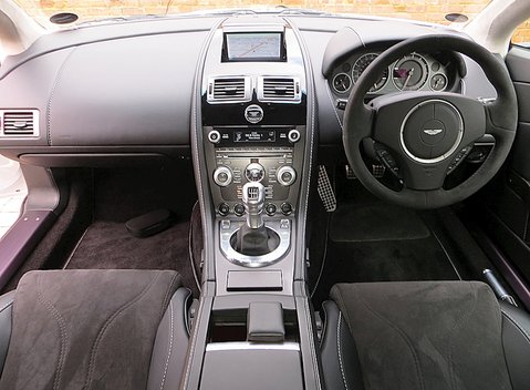 Aston Martin V12 Vantage 12