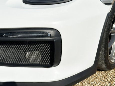 Porsche Cayman GT4 18