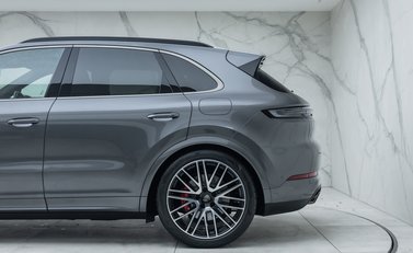 Porsche Cayenne TURBO E-HYBRID 37