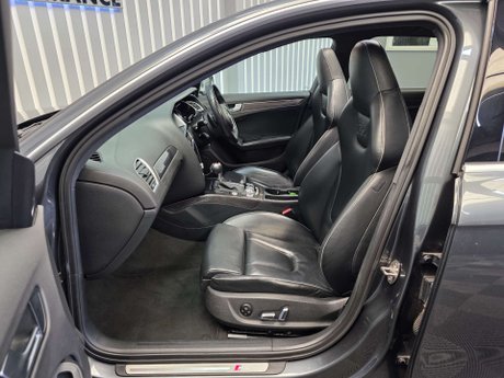 Audi RS4 4.2 FSI V8 Estate 5dr Petrol S Tronic quattro Euro 5 (450 ps) 24