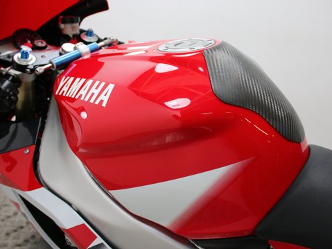 Yamaha R1 YZF R1 21