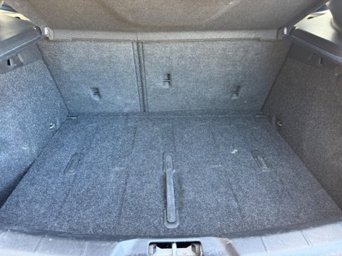 Volvo V40 1.5 T2 R-Design Edition Auto Euro 6 (s/s) 5dr 25