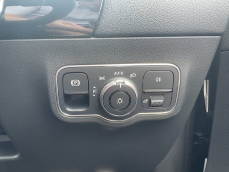 Mercedes-Benz EQA EQA 250 66KWH AMG Line Premium Auto Electric PAN ROOF/PARKTRONIC/SAT NAV 18