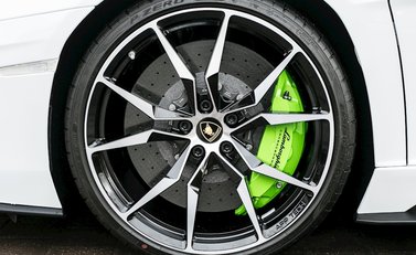 Lamborghini Aventador S 10