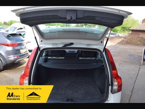 Volvo V50 2.0 V50 R-Design Edition D3 5dr 33