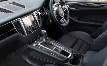 Porsche Macan Turbo 7