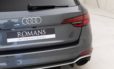 Audi RS4 Avant Carbon Edition 24