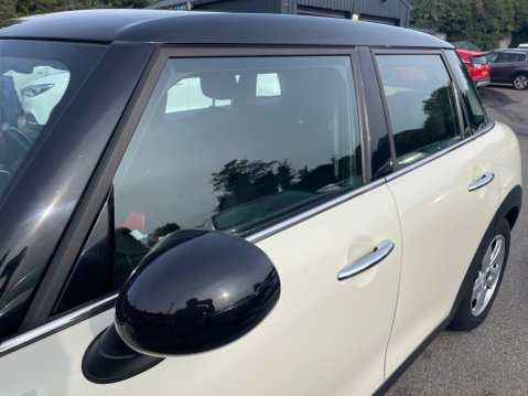 Mini Hatch 1.5 Cooper Auto Euro 6 (s/s) 5dr 12