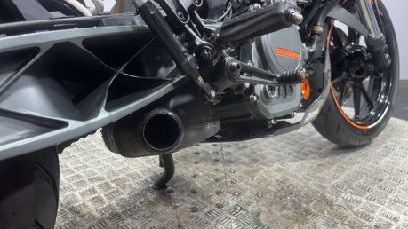 KTM Duke 2017 19K SPARES OR REPAIR PROJECT NAKED SUPERMOTO BIKE 125CC 31