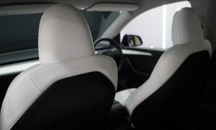 Tesla Model Y PERFORMANCE White Interior Deep Blue Metallic One Owner 20" Alloys 16