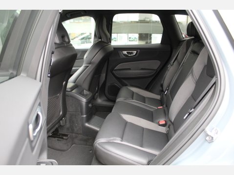 Volvo XC60 RECHARGE T6 R-DESIGN AWD 33