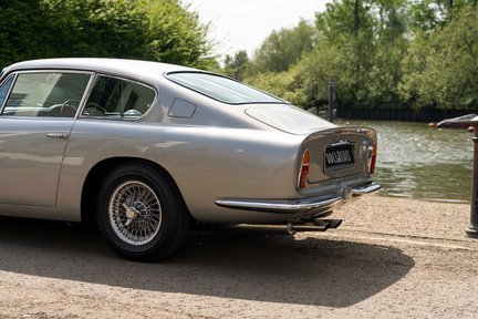 Aston Martin DB6 23