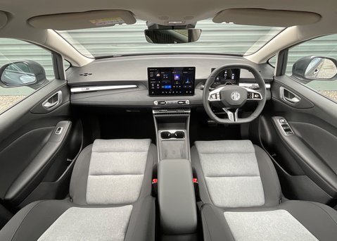 MG MG4 EV URBAN 53.9kWh PREMIUM LONG RANGE 12