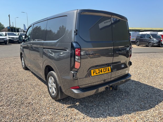 Ford Transit Custom AUTO SWB L1H1 Low Roof Limited 300 Air Con Alloys Sensors Tow Bar EURO 6 11