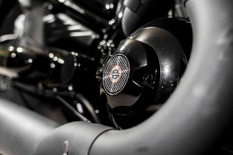 Harley-Davidson V-Rod VRSCDX NIGHT ROD SP 1250 14. BESPOKE ONE-OFF EXAMPLE. 400 SECTION REAR. 23