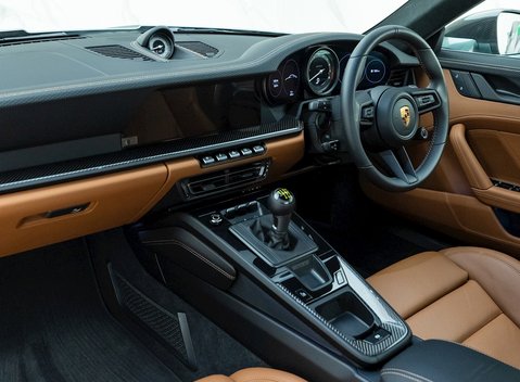 Porsche 911 (992) GT3 Touring 9