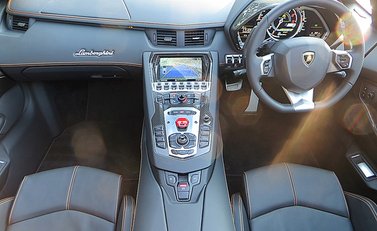 Lamborghini Aventador LP 700-4 Roadster 16