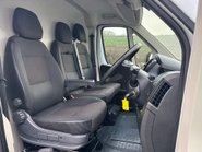 Peugeot Boxer 333 L1 H1 120 ps BlueHdi Professional - Sat Nav & Air Con 4