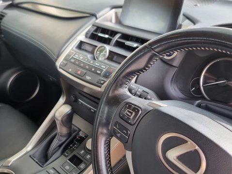 Lexus NX 300H SPORT 27